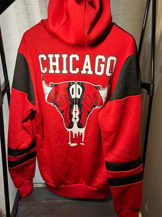 Sudadera Chicago Bulls 23 Roja con Diseños Negros.