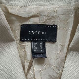 [M] Mango - Americana corta beige forro jacquard