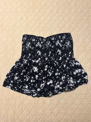 Falda corta negra floral