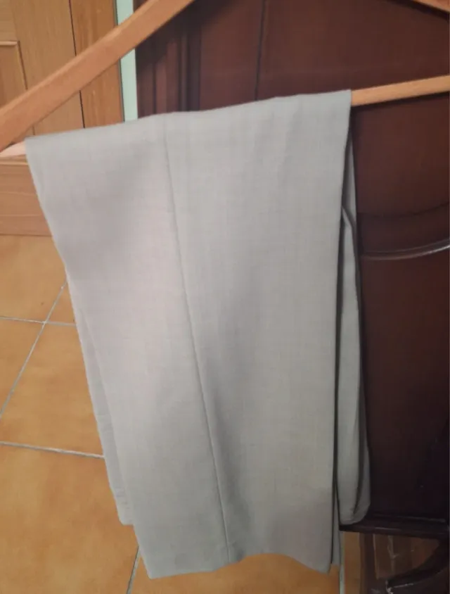 Traje de chaqueta y pantalón beige talla 42