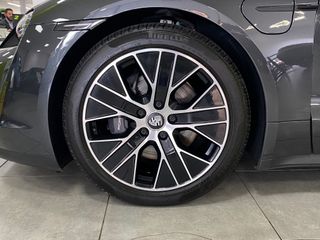 PORSCHE Taycan RWD 476CV con overboost Espectáculo