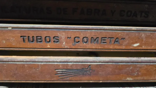 Cajonera antiga de linhas Fabra y Coats