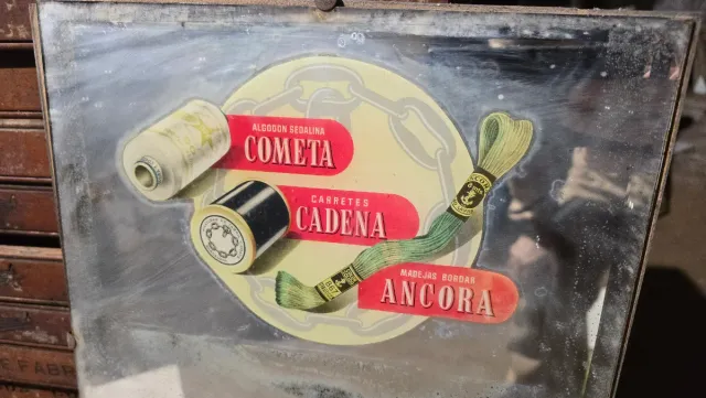 Cajonera antiga de linhas Fabra y Coats