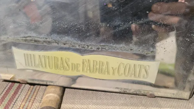 Cajonera antiga de linhas Fabra y Coats