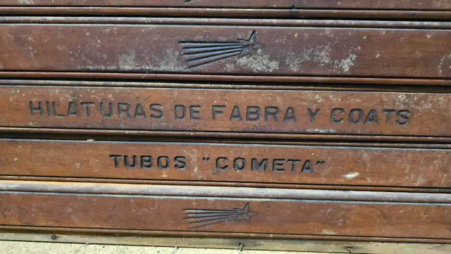 Cajonera antiga de linhas Fabra y Coats