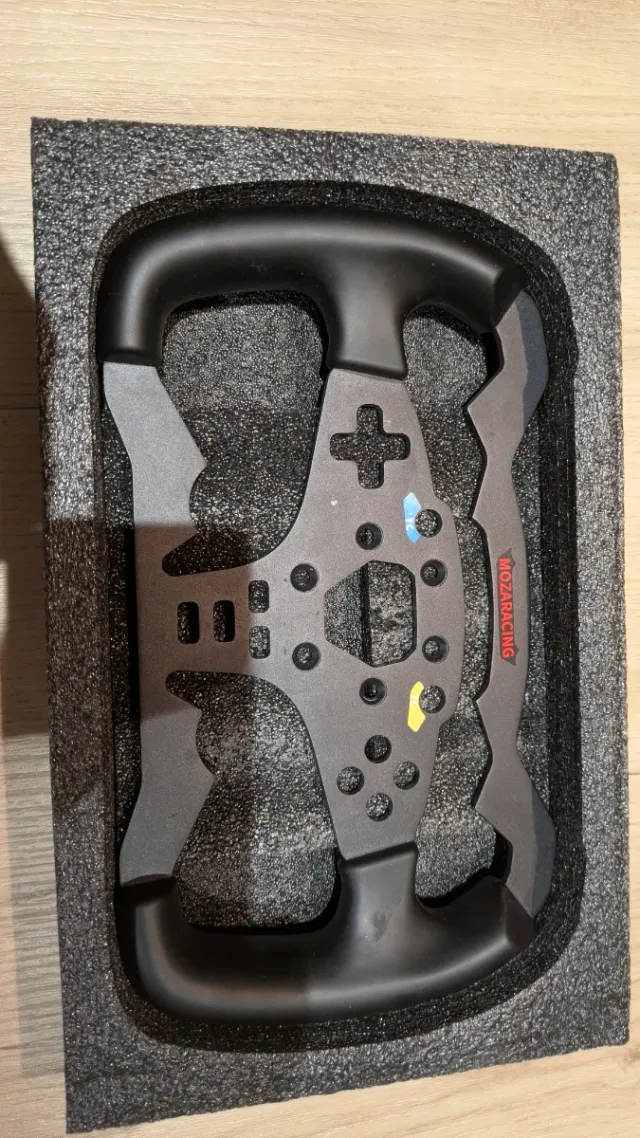Moza R5 Volante , Pedalera moza y pedalera Fanatec