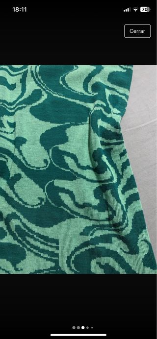 Vestido verde ajustado con estampado