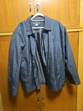 Chaqueta impermeable entretiempo azul