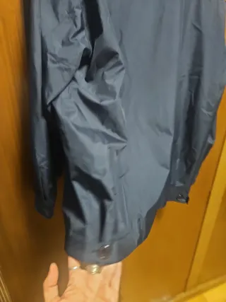 Chaqueta impermeable entretiempo azul