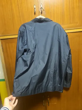 Chaqueta impermeable entretiempo azul
