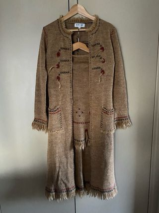 Conjunto Hoss: Chaqueta Larga y Falda Lana