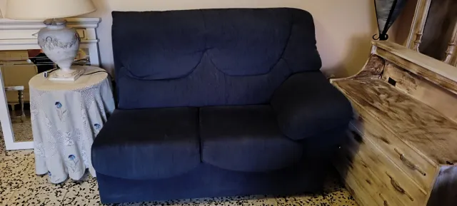 Sofá azul de tela