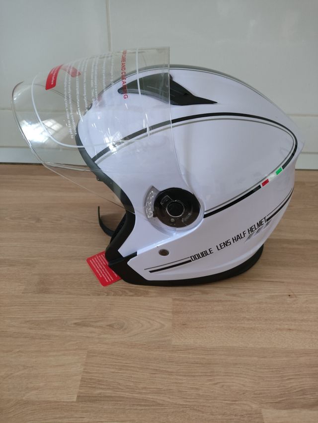 Casco de moto blanco con doble lente
