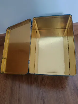 Caja metálica vintage Cola Cao