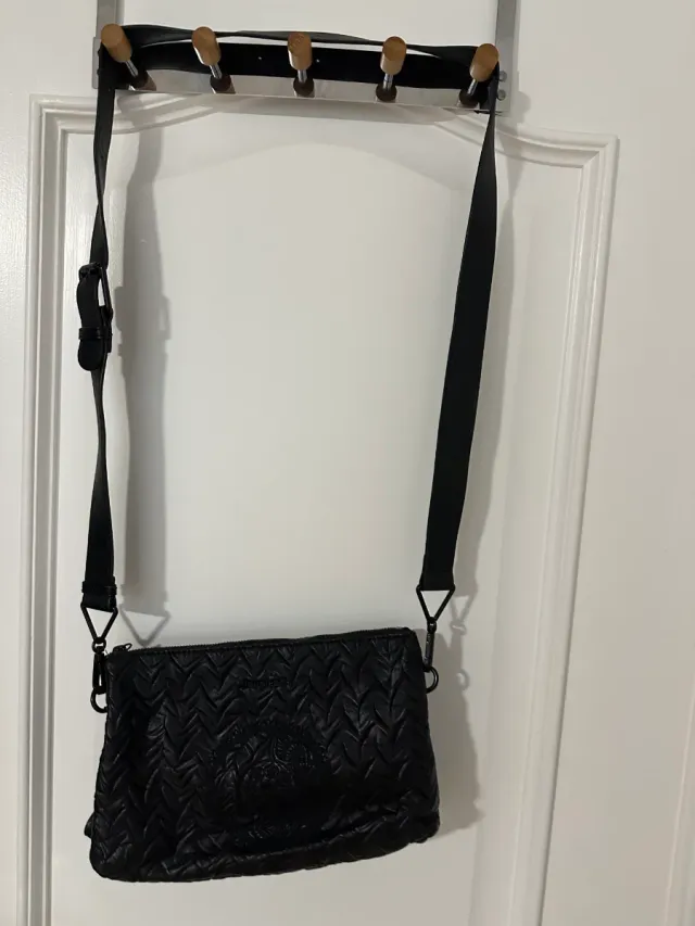 Bolso bandolera negro acolchado