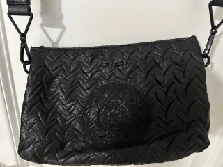 Bolso bandolera negro acolchado