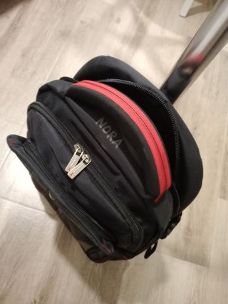 Mochila con ruedas negra