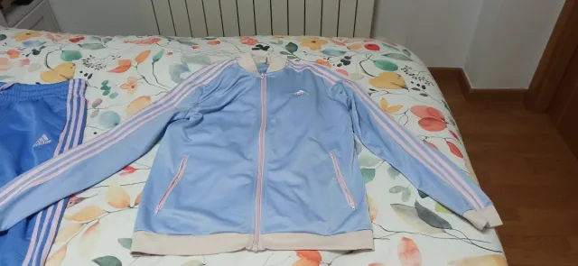 Chándal Adidas azul y rosa