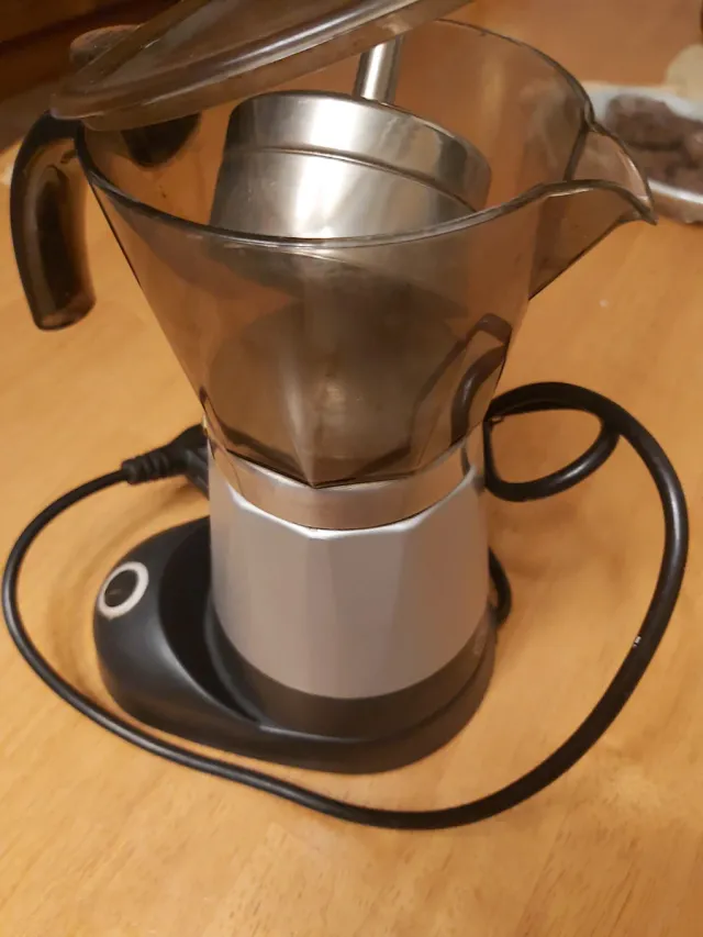CAFETERA ELÉCTRICA PALSON.  ITALIANA DE 6 TAZAS