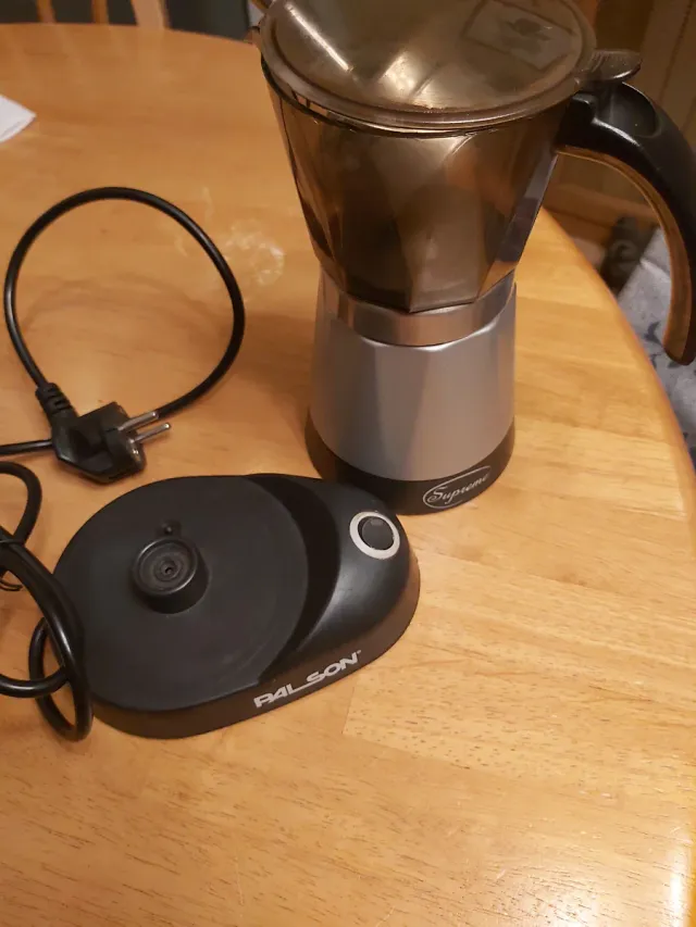 CAFETERA ELÉCTRICA PALSON.  ITALIANA DE 6 TAZAS