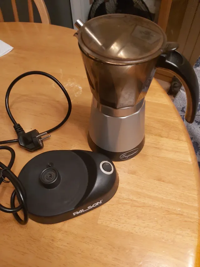 CAFETERA ELÉCTRICA PALSON.  ITALIANA DE 6 TAZAS