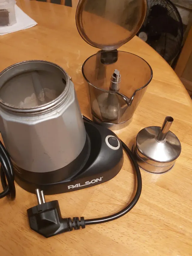 CAFETERA ELÉCTRICA PALSON.  ITALIANA DE 6 TAZAS