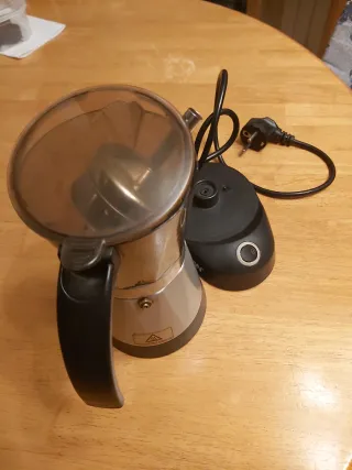 CAFETERA ELÉCTRICA PALSON.  ITALIANA DE 6 TAZAS