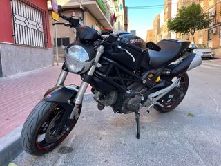 Ducati Monster 696 Negra
