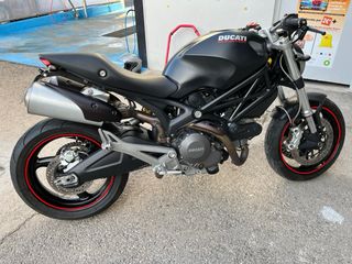Ducati Monster 696 Negra