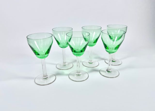 Copas mid-century en cristal verde translúcido