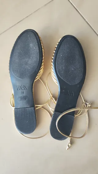 Sandalias doradas Zara