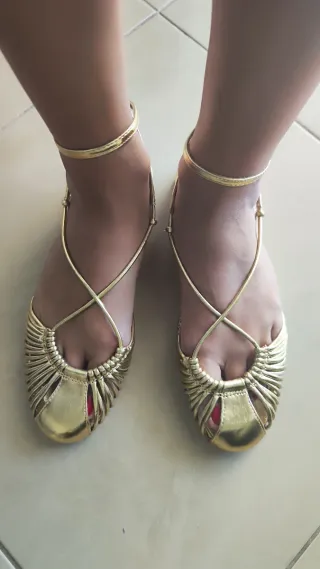 Sandalias doradas Zara