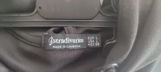 Sudadera negra con capucha unisex