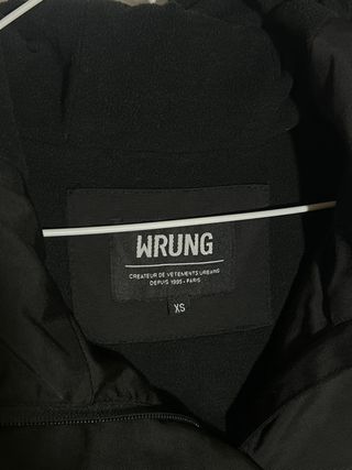 Sudadera WRUNG Negra y Rosa Invierno