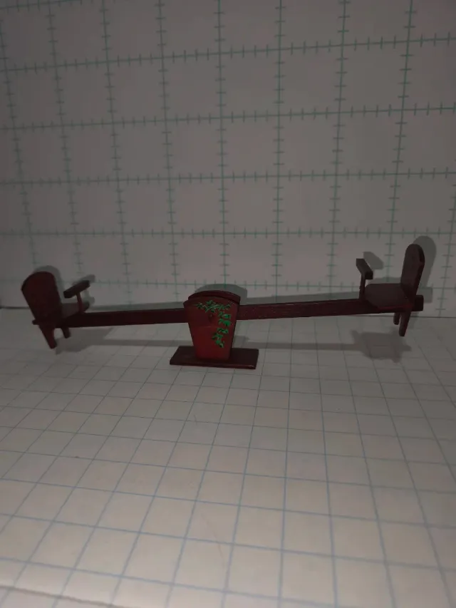 Balancín de madera decorado