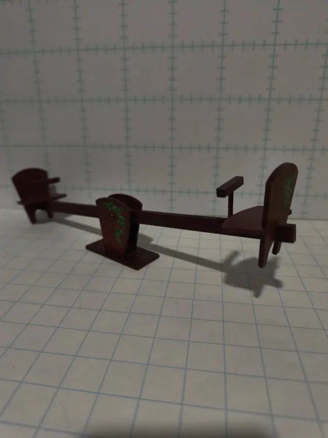 Balancín de madera decorado