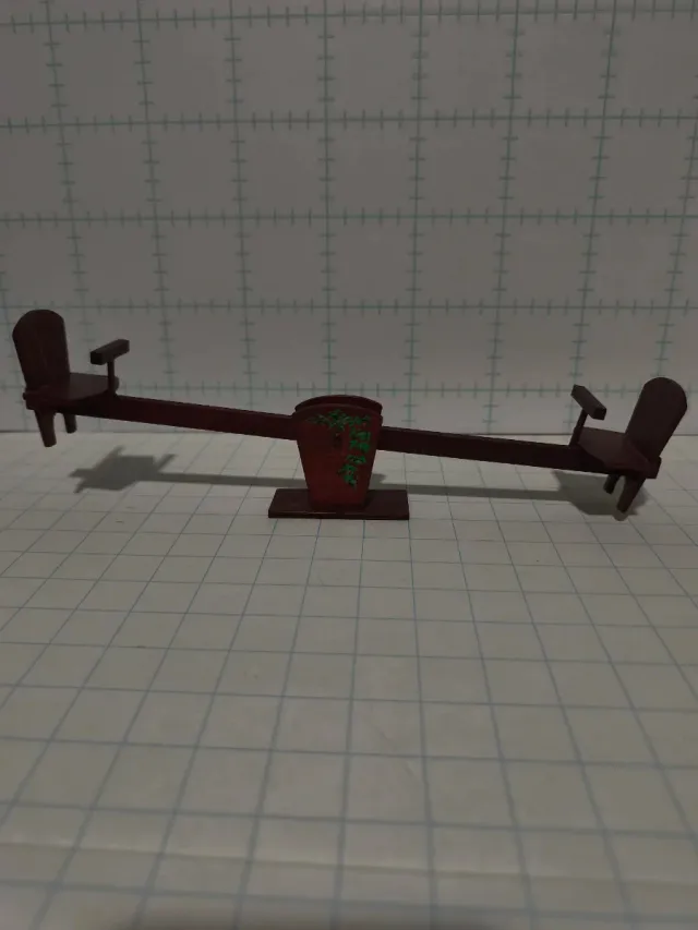 Balancín de madera decorado