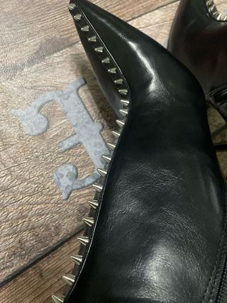 Botines Zara negros pinchos metálicos T41