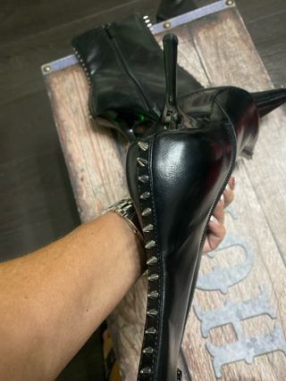 Botines Zara negros pinchos metálicos T41
