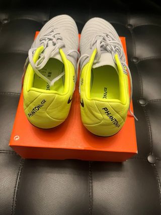 Scarpe calcio Nike Phantom GX grigie e gialle