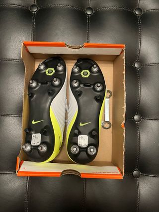 Scarpe calcio Nike Phantom GX grigie e gialle