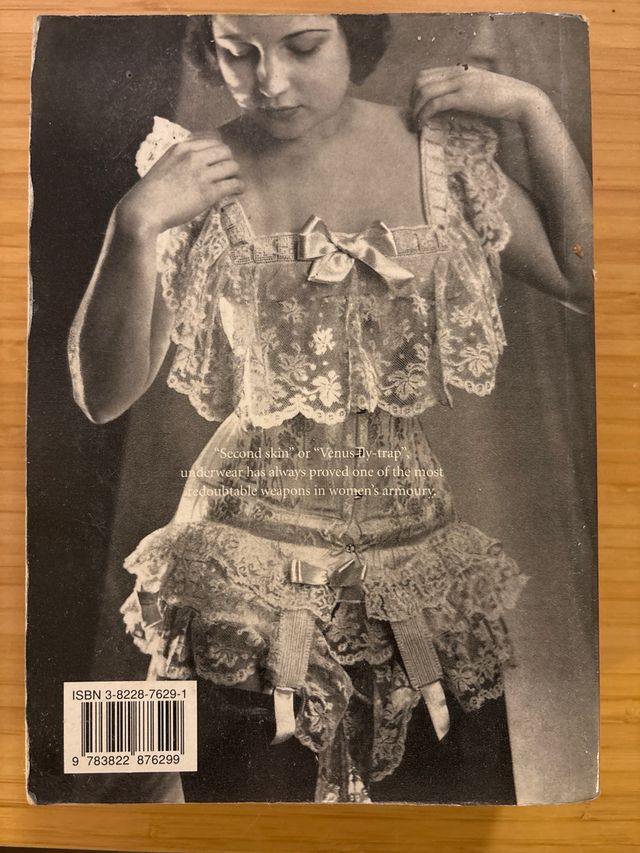 1000 Dessous: A History of Lingerie