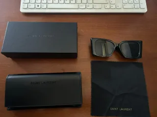 Occhiali YSL neri e oro