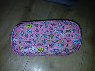 Estuche escolar multicolor con dibujos