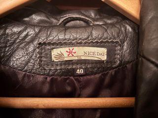 Chaqueta de cuero marrón