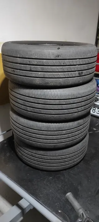 4 Bridgestone Turanza 215/45 R18 89W