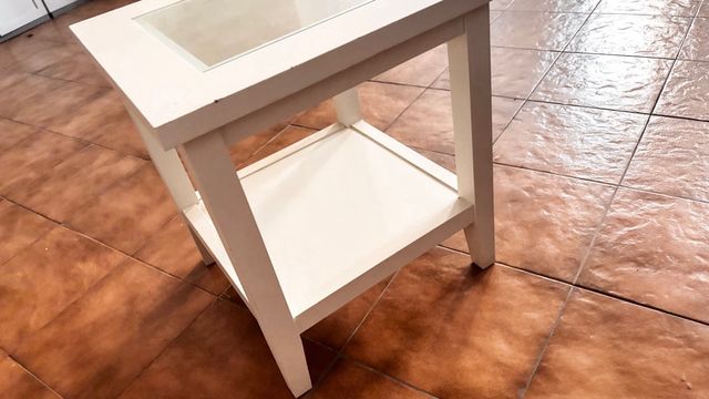 Mesa auxiliar blanca madera y cristal
