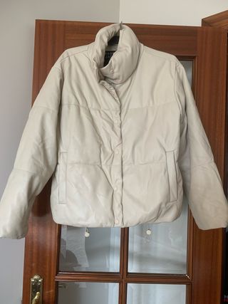 Plumífero Stradivarius Beige