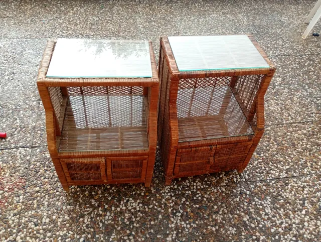 2 Mesitas Rústicas Mimbre y Cristal