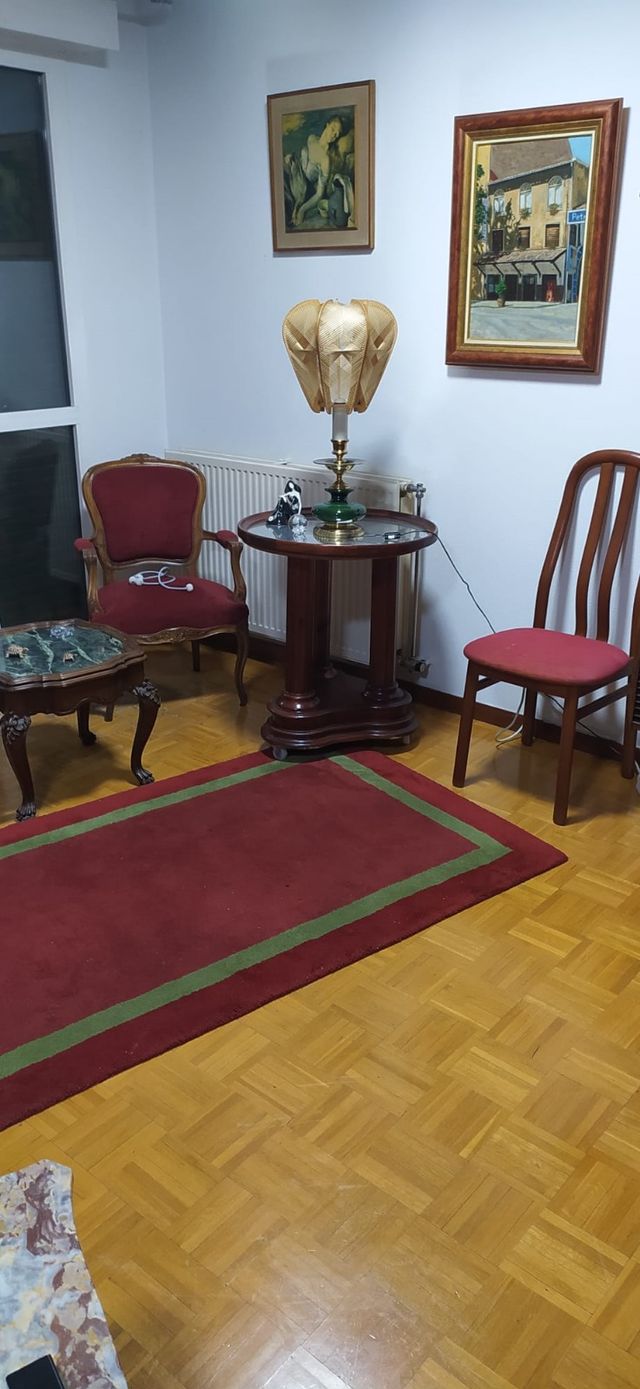 Mesita de salón con espejo y ruedas